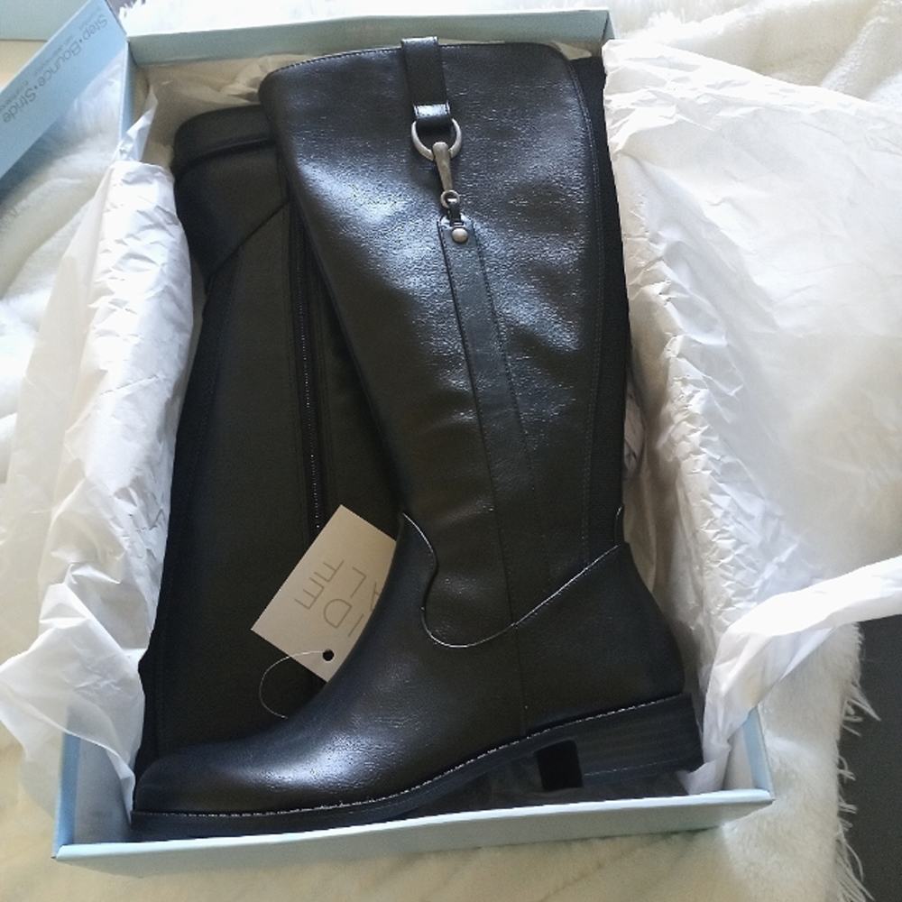 COPY - NWT women's black Kylie wide calf knee high boots size 7